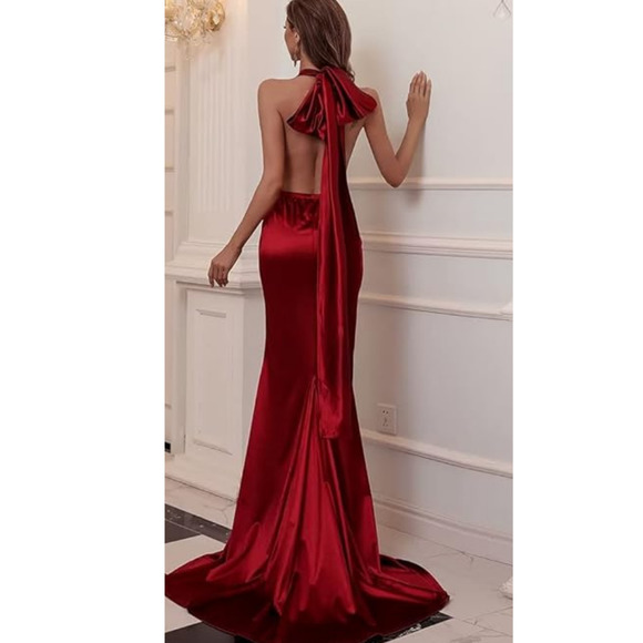 Elegant Red Satin Evening Gown - Picture 2 of 2